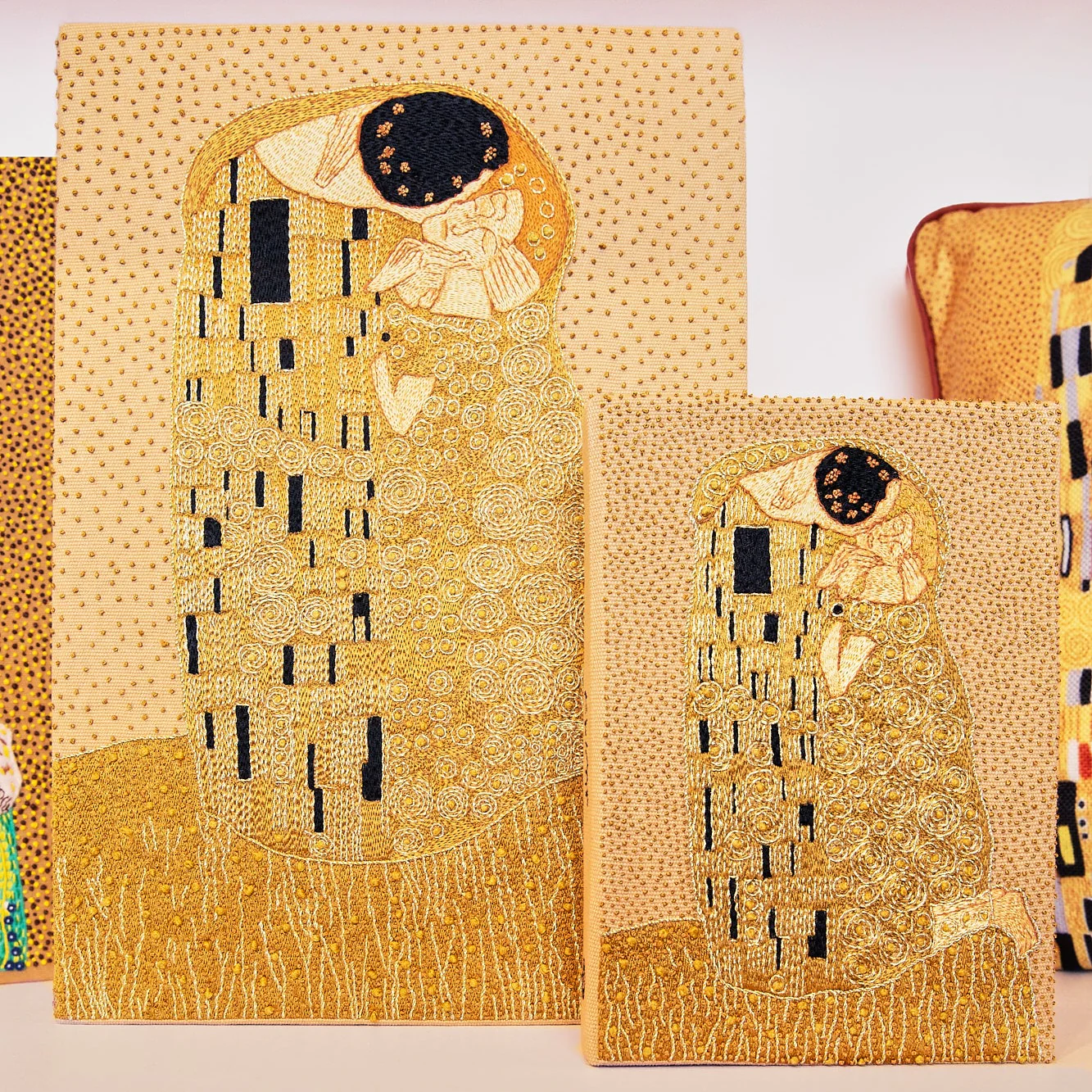 The Kiss (Gold - Giant) - Image 5